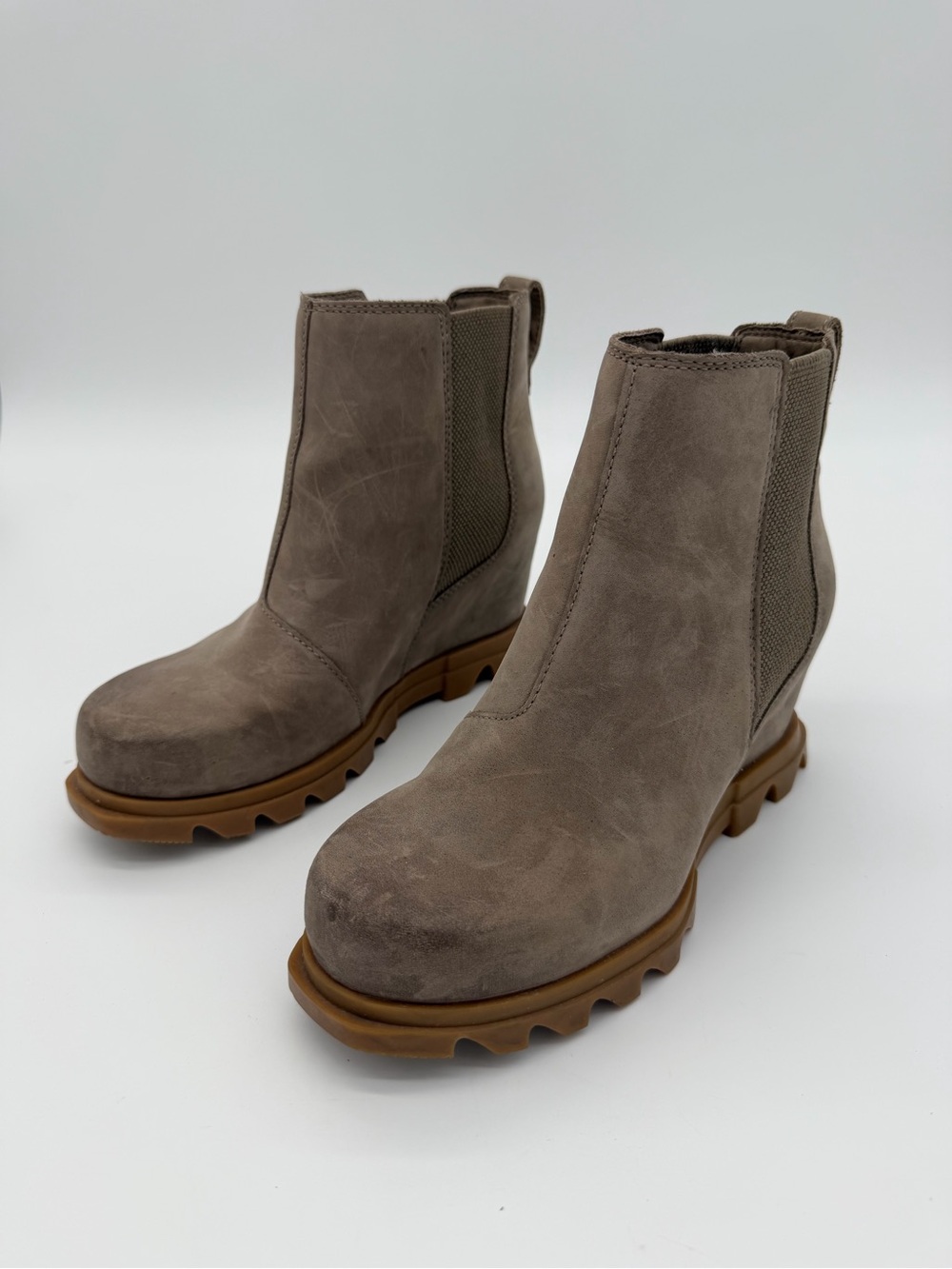 Sorel Joan of Arctic Wedge II Chelsea - Women's Taupe Suede size 5.5